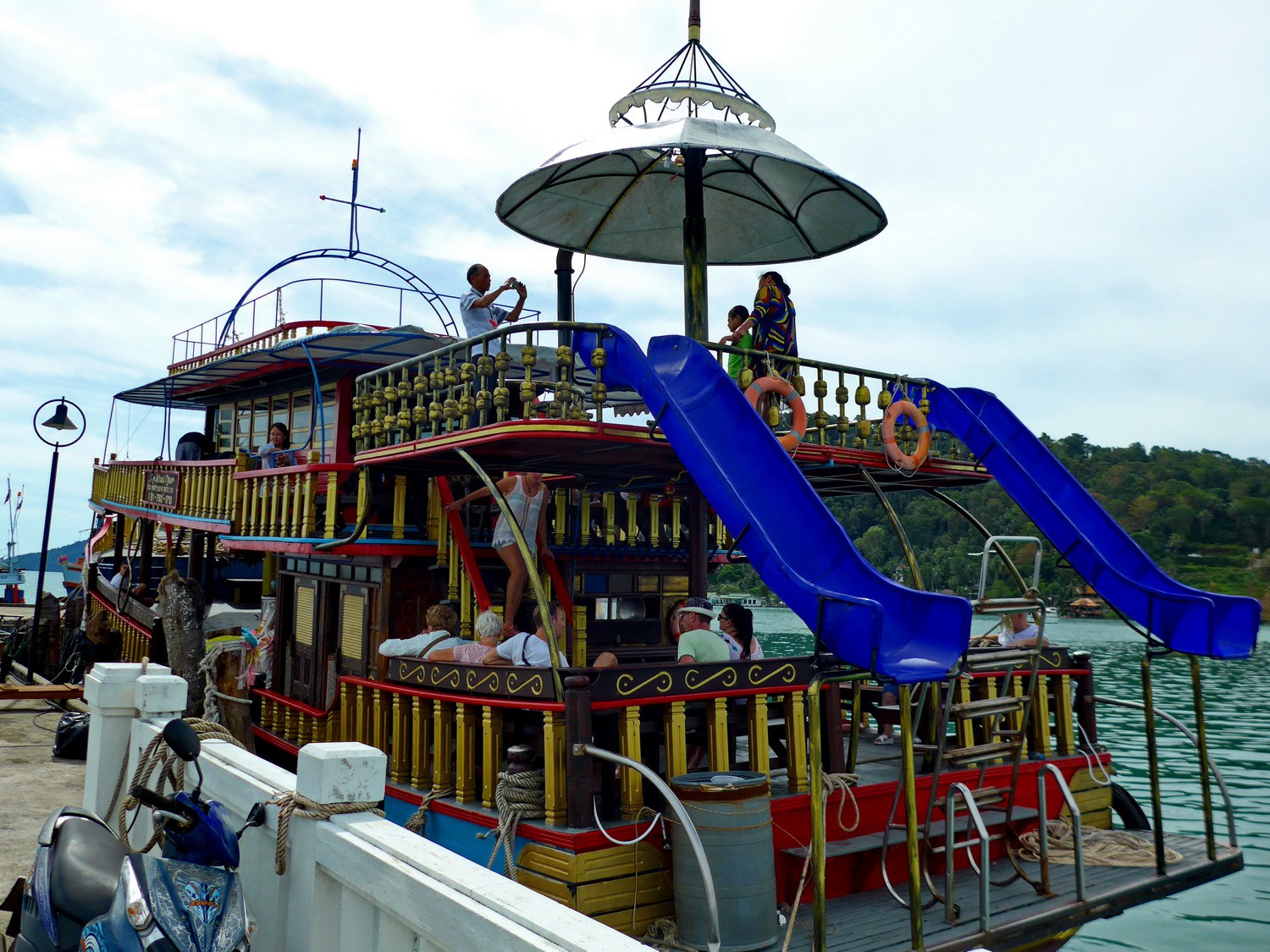 Our excursion boat of Mr Khai